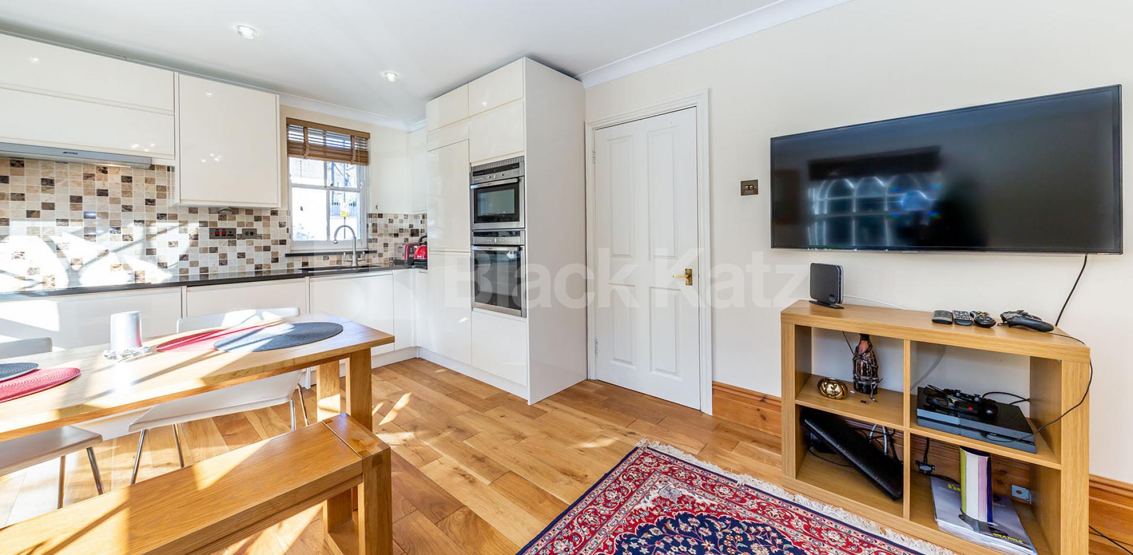 			MODERN 2 BED NEAR TUBE AND REGENTS PARK!, 2 Bedroom, 1 bath, 1 reception Flat			 Mornington Place , CAMDEN